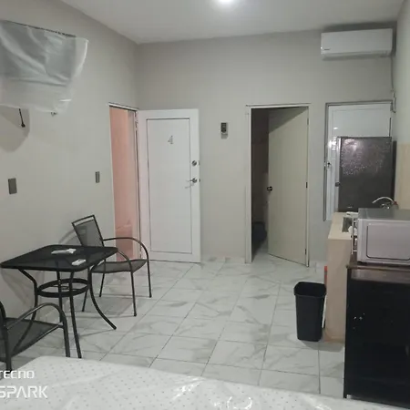 Alcoby Hostal *