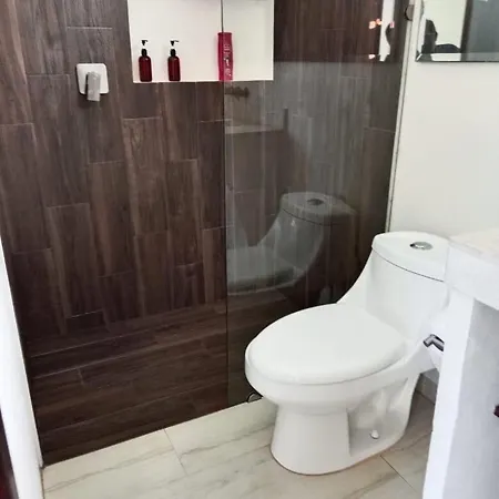 Incredible 3br House For 6, Pool, Near Apartment