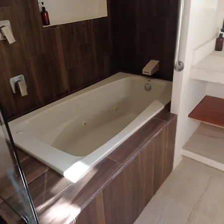 Apartment Incredible 3br House For 6, Pool, Near