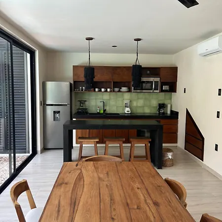 Apartment Incredible 3br House For 6, Pool, Near