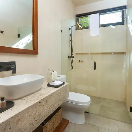 Illuminated Space & Private Pool Apartment *