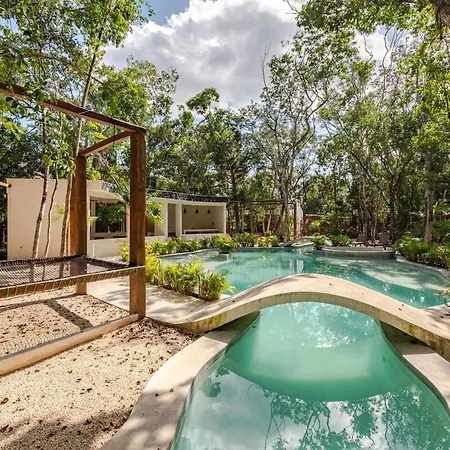 W Private Pool Ideal For Families Y Friends Holiday home *