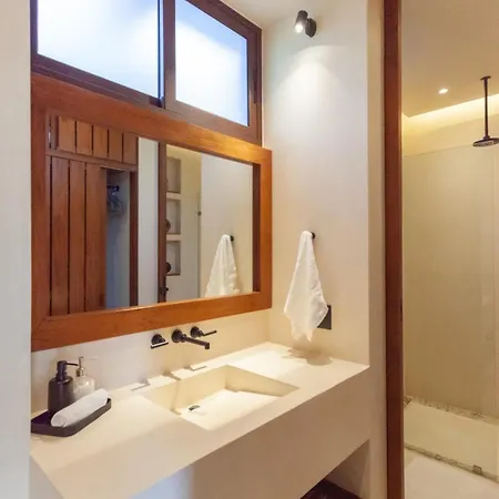 Nature Retreat With Tub And Terrace