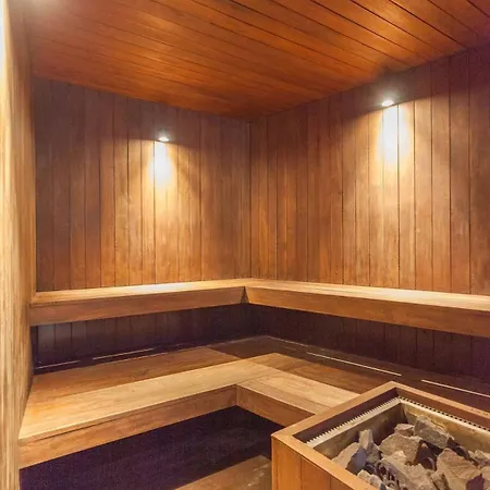 Nature Retreat With Tub And Terrace