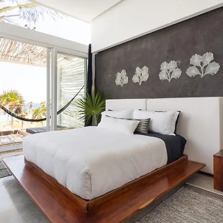 Villa Luxury Oceanfront Estate With Pool, Staff, Sleeps 24