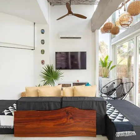 Villa Luxury Oceanfront Estate With Pool, Staff, Sleeps 24