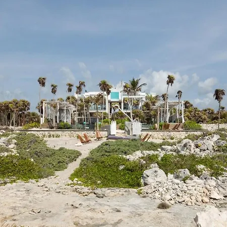 Villa Luxury Oceanfront Estate With Pool, Staff, Sleeps 24 Tulum