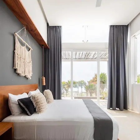 Luxury Oceanfront Estate With Pool, Staff, Sleeps 24 Villa *