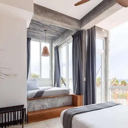 Luxury Oceanfront Estate With Pool, Staff, Sleeps 24 *