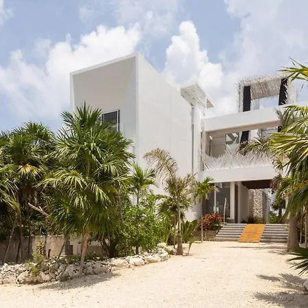 Villa Luxury Oceanfront Estate With Pool, Staff, Sleeps 24