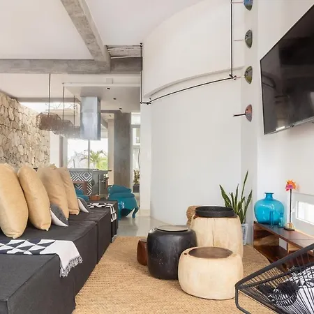 Villa Luxury Oceanfront Estate With Pool, Staff, Sleeps 24 *
