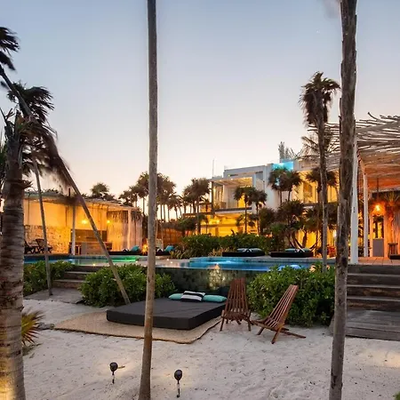 Luxury Oceanfront Estate With Pool, Staff, Sleeps 24