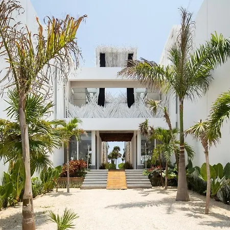 Luxury Oceanfront Estate With Pool, Staff, Sleeps 24 Tulum