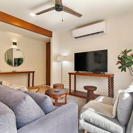Tropical Getaway In With Private Pool Apartment *