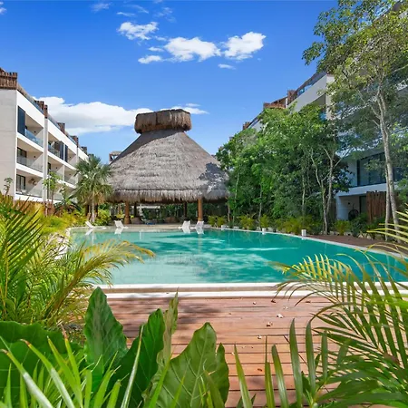 Tropical Getaway In With Private Pool Apartment *