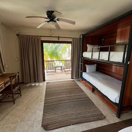 Hotel Mia Front