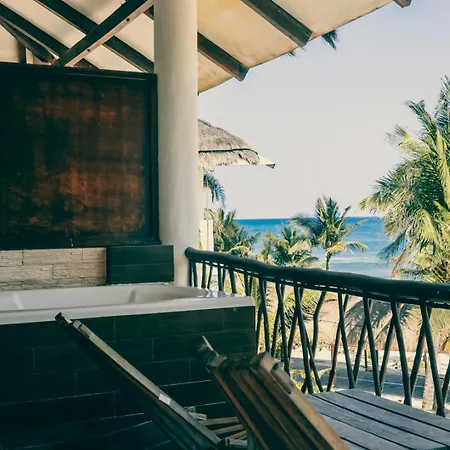 Mia Front * Tulum