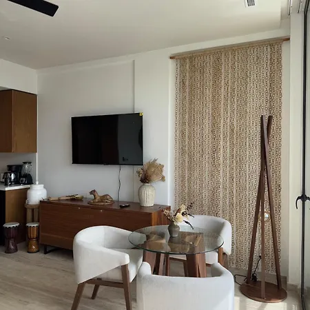 Luxurious Mistiq Gardensii Pool Beachclub Tulum