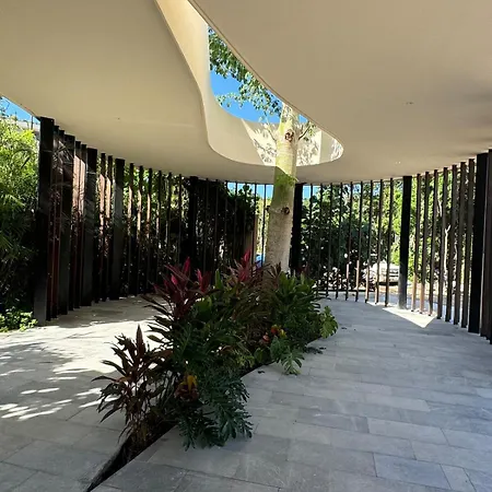 Luxurious Mistiq Gardensii Pool Beachclub