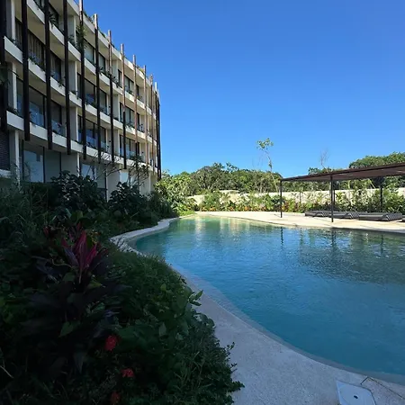 Luxurious Mistiq Gardensii Pool Beachclub *