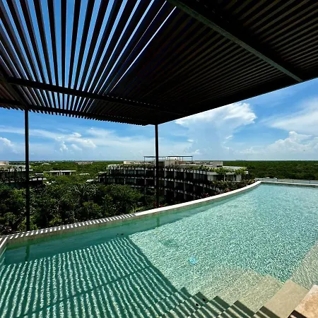 Beautiful Loft Minutes From The Sea!