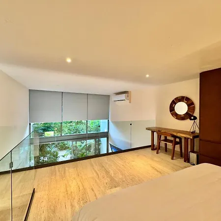 Beautiful Loft Minutes From The Sea!