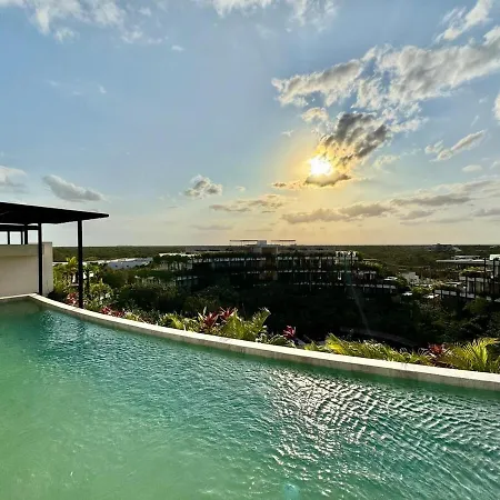 Beautiful Loft Minutes From The Sea!