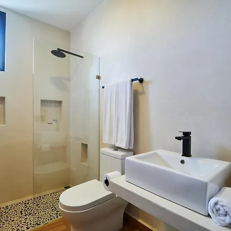 Casa Baay - Private 17 Bedroom House, 34 Pax, Rooftop And Pool + Concierge *