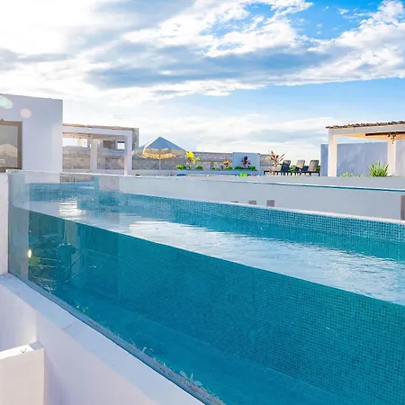Stylish 3br Penthouse In Pool, Bbq, Gym