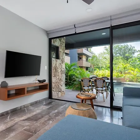 Paramar Black Apartment