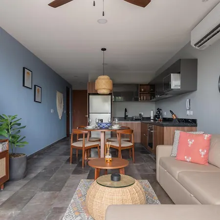 Apartment Paramar Black *