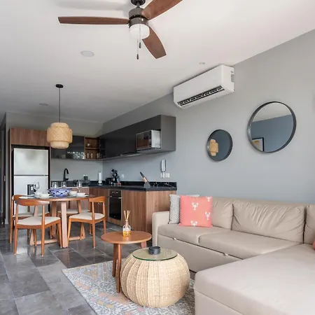 Paramar Black Apartment *