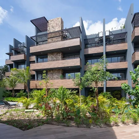 Apartment Paramar Black