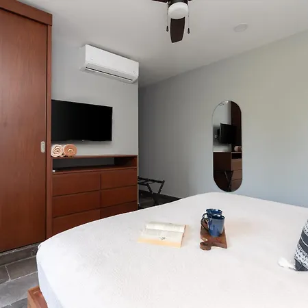 Apartment Paramar Black