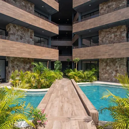Paramar Black Apartment