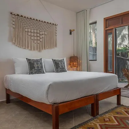 Villa New 3br Private Beachfront With Pool At Soliman
