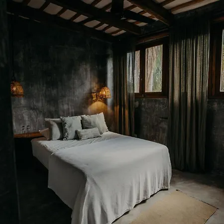 Sacred Hideaways Hotel *
