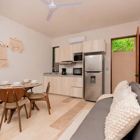 Your Own Space In Rooftop, Pools, Bbq Apartment