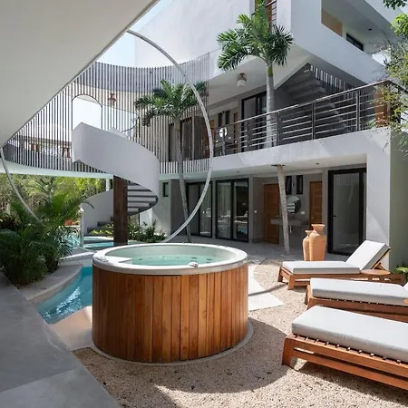 Villa Aqua