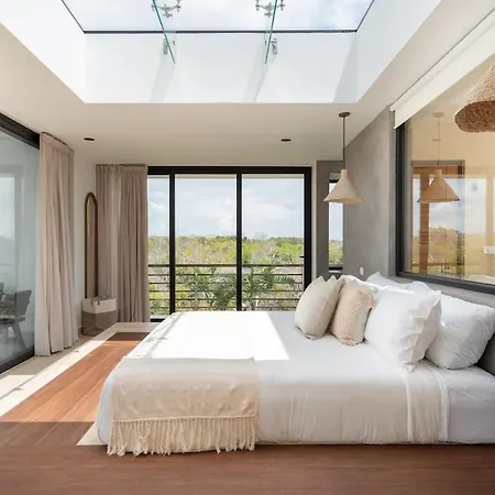 Villa Aqua