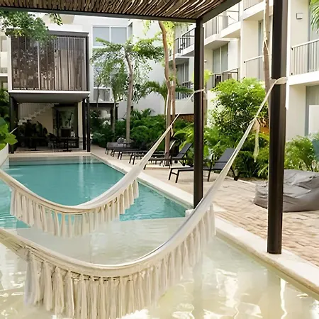 Piscina Privada Con Gran Comodidad. *