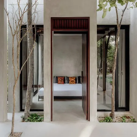 Private Jungle - Pool & Concierge For 21 Holiday home *