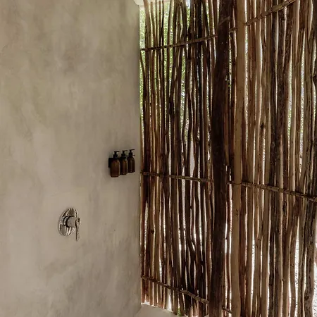 Private Jungle - Pool & Concierge For 21 Holiday home *