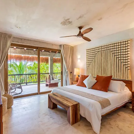 Beachfront Tankah 3 For 18 Guests! Villa Tulum
