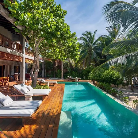 Beachfront Tankah 3 For 18 Guests! Villa