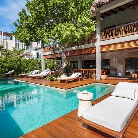 Beachfront Tankah 3 For 18 Guests! Villa