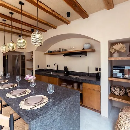 Luxe 6-br With Four Private Pools Villa *