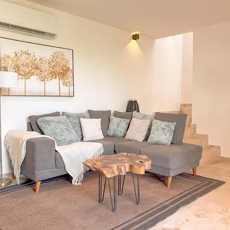 Sak Tuunich Luxury Residences Aparthotel 4*