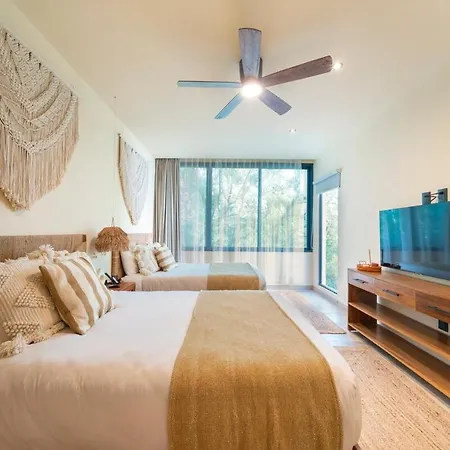 Penthouse With Private Rooftop In Breath Apartment
