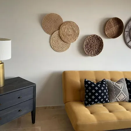Luxury 3bd With Balcony And Rooftop Pool *